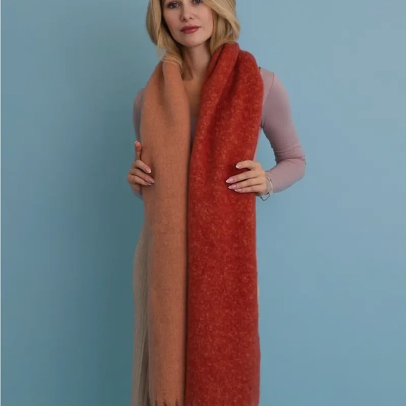 Cozy Solid Two Toned Tassel Scarf - Picture 3 of 7